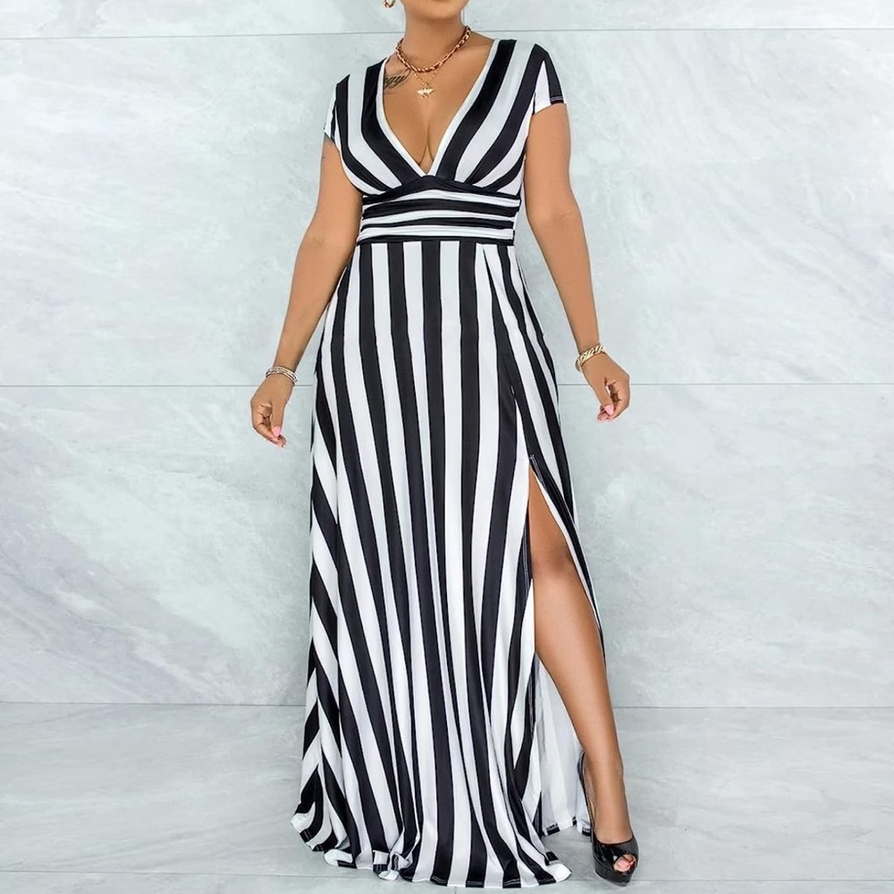 Exclusive Black & White dress 👗 size Large!
